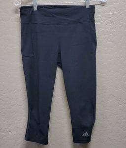 Adidas Climalite Capri Workout pants Size Small  B